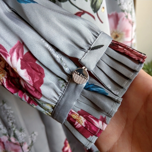 🍒NWT🍒 TED BAKER LIGHT GRAY FLORAL PRINT DRESS - Picture 8 of 10